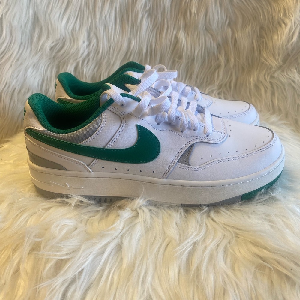 Nike White and Green Women's Sneakers